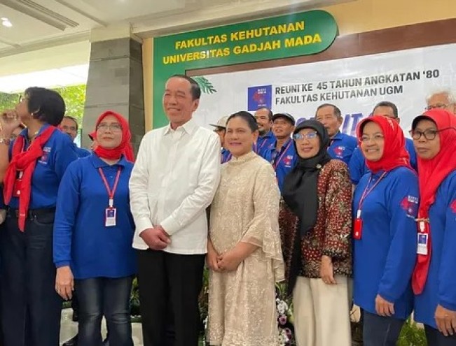 Reuni UGM Jokowi dengan teman-teman fakultasnya. (Instagram @jokowi)